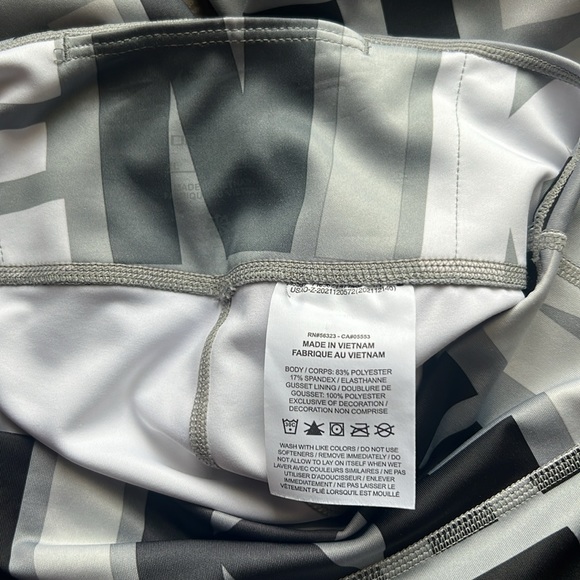 GIRLS NIKE BIKER SHORTS - Picture 3 of 4